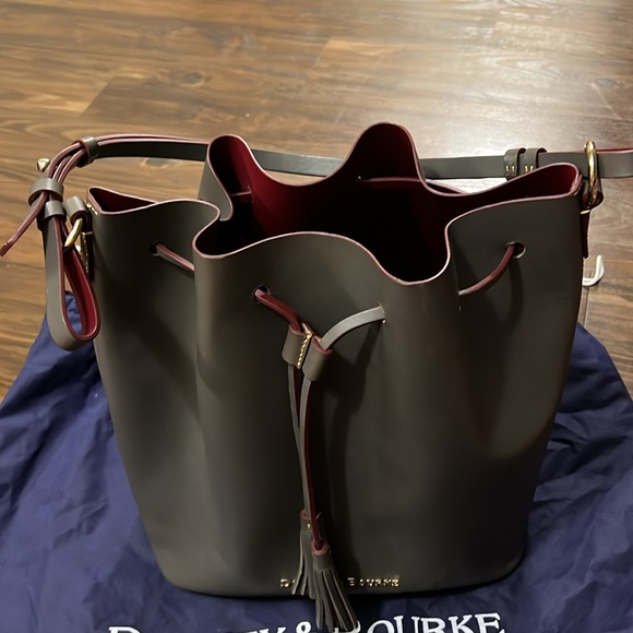 Dooney and Bourke Large “Serena” Bucket Bag - Picture 3 of 12